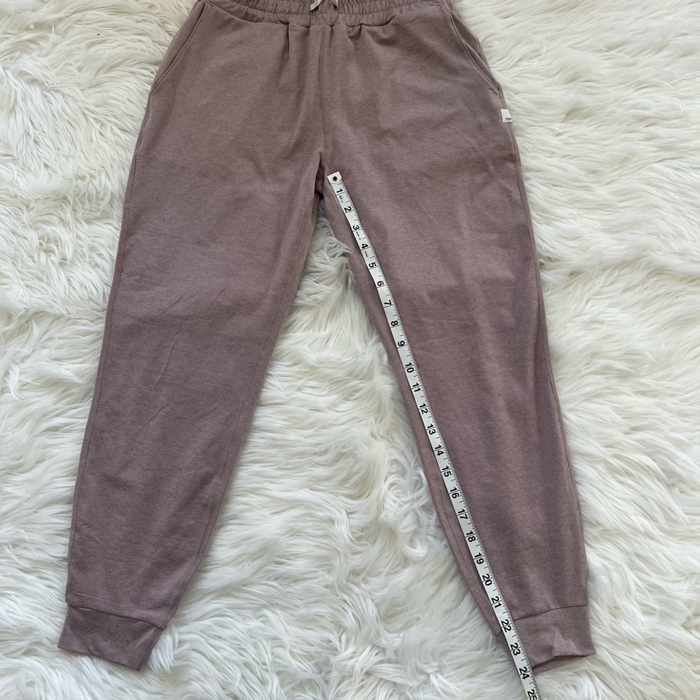 Vuori Performance Jogger in a Dusty Mauve size XS - Picture 7 of 8
